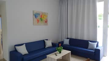 Deluxe Apartment, Mountain View | Living area