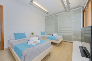 4 chambres, fer et planche à repasser, Wi-Fi gratuit, draps fournis