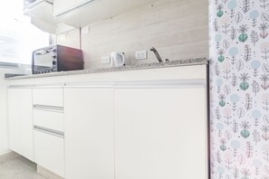 Standard Apartment, City View | Private kitchen | Fridge, microwave, oven, coffee/tea maker - Oro 4 Apartment by Be Local Argentina (Buenos Aires)