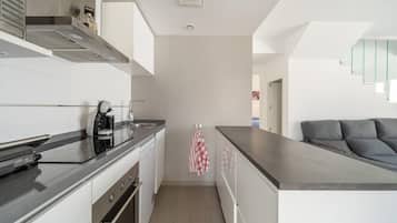 Réfrigérateur, plaque de cuisson, lave-vaisselle, cafetiÚre/bouilloire