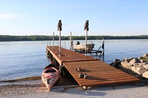 On the beach - Long Reach Retreat Cottage , Prince Edward County , Breathtaking Waterfront (Prince Edward)