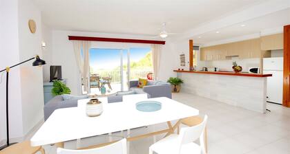 Apartment with Seaviews, terrace, WIFI, fully equipped, Ideal for families