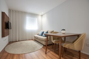 Lägenhet Superior - 1 sovrum | Vardagsrum | Platt-tv