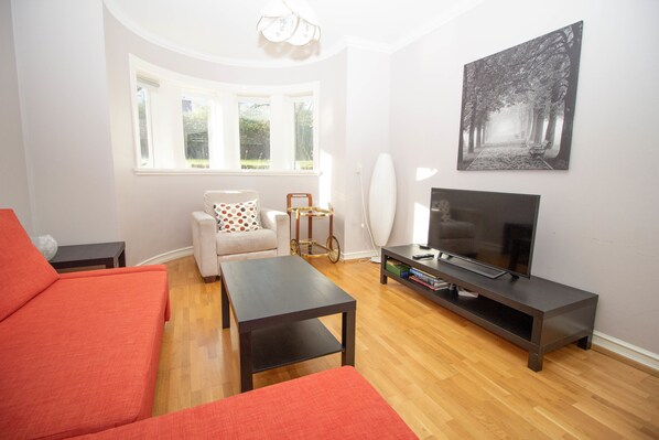 Living room - Seafarer Court - Warm and Cozy Apartment (Reykjavik)