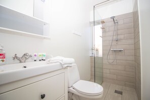 Bathroom sink - Seafarer Court - Warm and Cozy Apartment (Reykjavik)