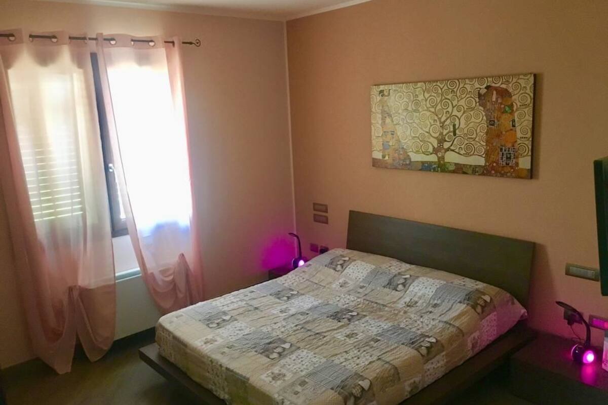 Soundproofing, free WiFi, bed sheets