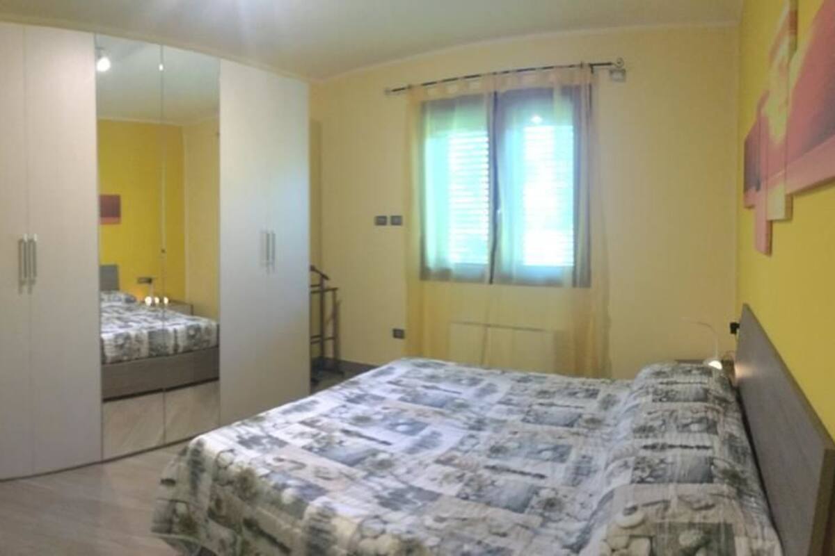 Soundproofing, free WiFi, bed sheets