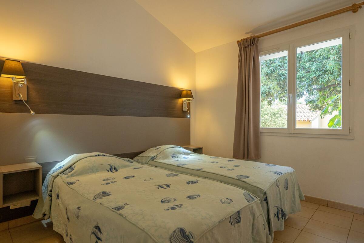 Cots/infant beds, free WiFi, individually furnished, bed sheets