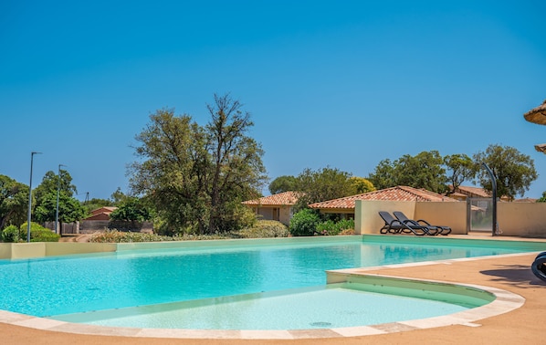 Seasonal outdoor pool, pool umbrellas, sun loungers