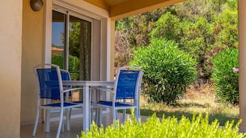 2 bedrooms, individually furnished, cots/infant beds, free WiFi