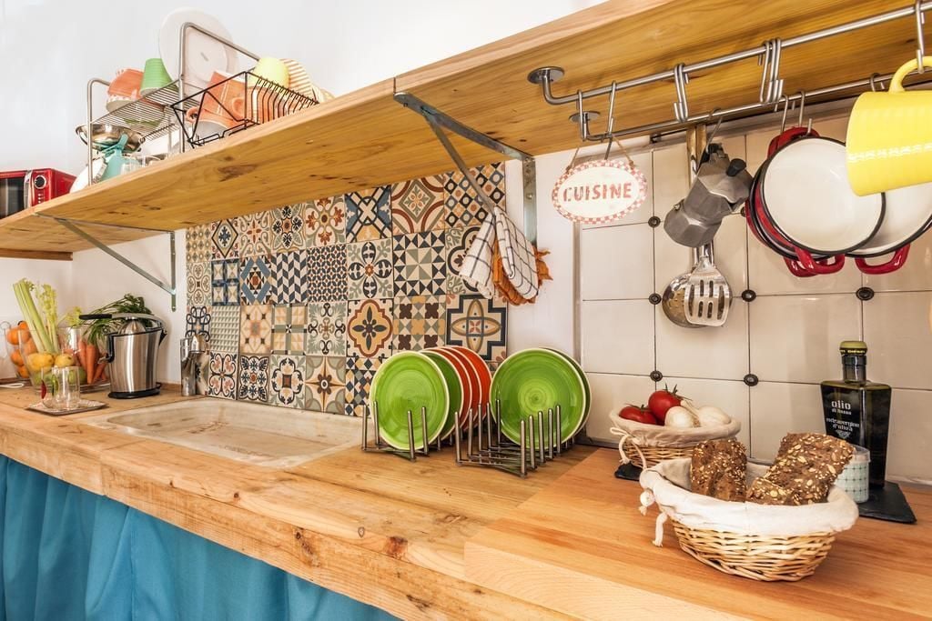 Free daily self-serve breakfast