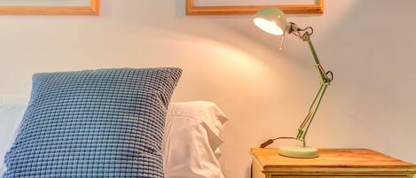 Tomannsrom, byutsikt | Skrivebord, wi-fi (inkludert) og sengetøy