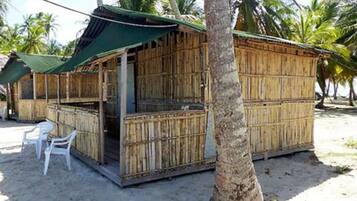 Basic Cabin, Beach View | Bed sheets