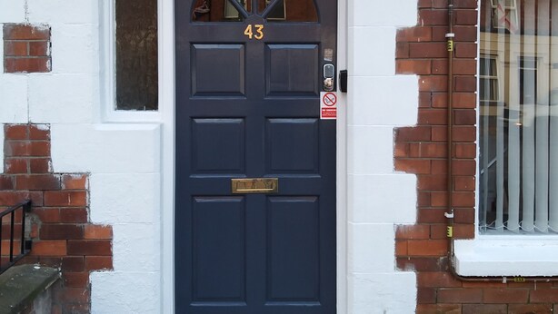 A dark blue door with the number 43, white painted walls, and a small window with a white frame. - Templemore Town House (Belfast)