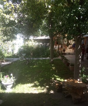 Chambre Triple, vue cour intérieure | Vue de la chambre