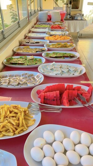 Breakfast, lunch and dinner served - Grand Yazici Hotel Adrasan (Kumluca)