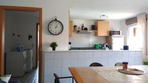 Apartment, 2 Bedrooms (90 m2) | In-room dining - 'Klein und Fein' Pohlheim (Pohlheim)