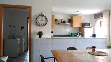 Apartment, 2 Bedrooms (90 m2) | In-room dining