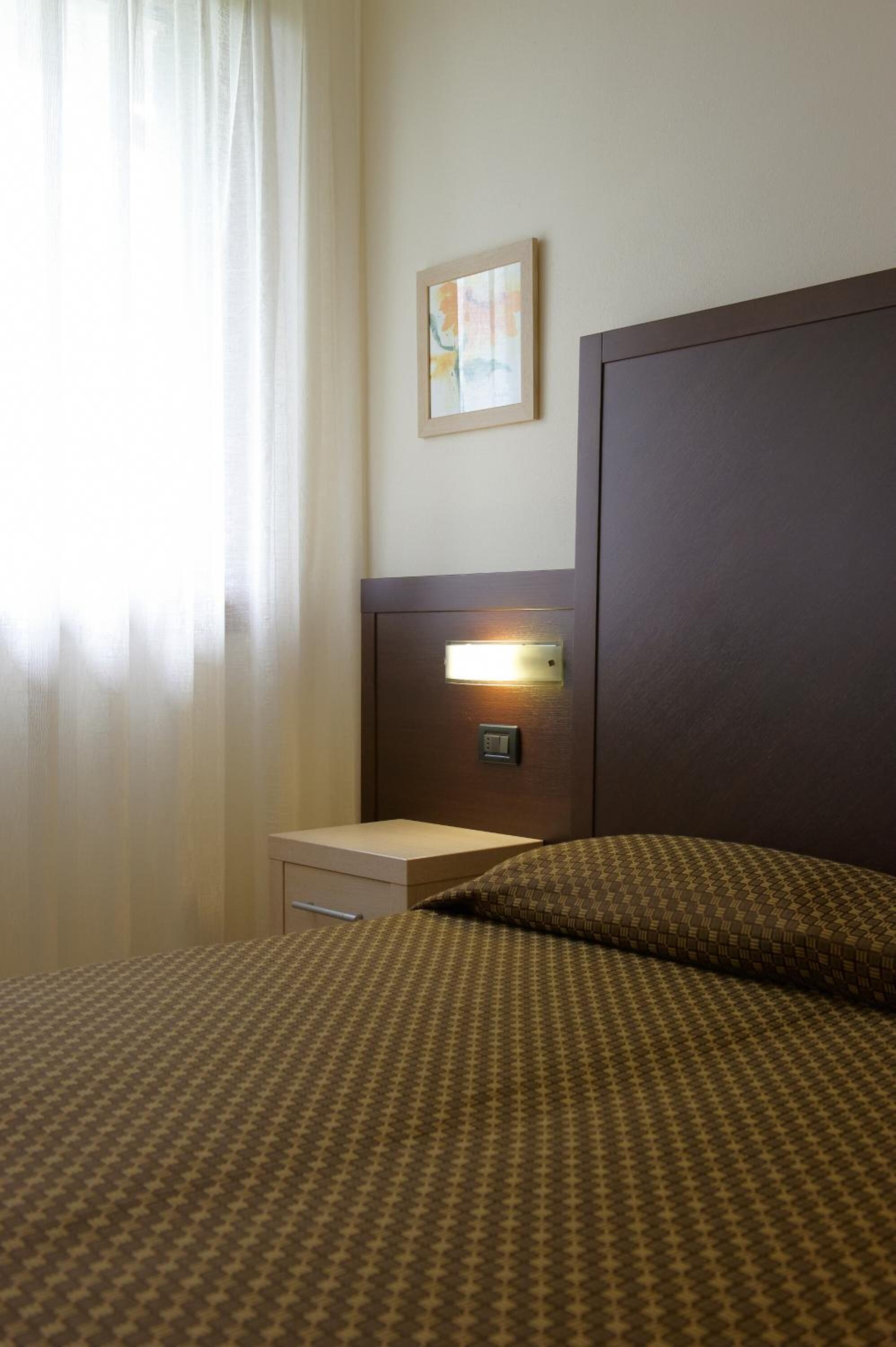 Minibar, desk, free WiFi