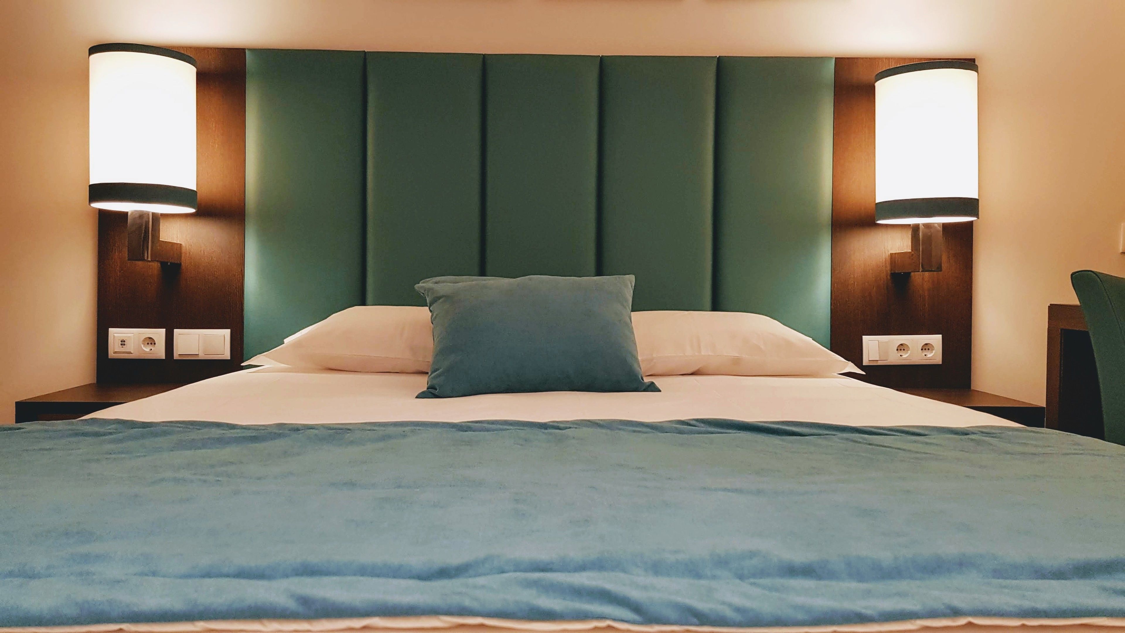 comfort double room | in-room safe, desk, laptop workspace, soundproofing