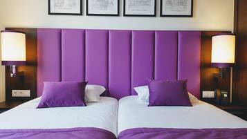 Kamar Twin Comfort | Brankas, meja kerja, ruang kerja ramah laptop, dan kedap suara