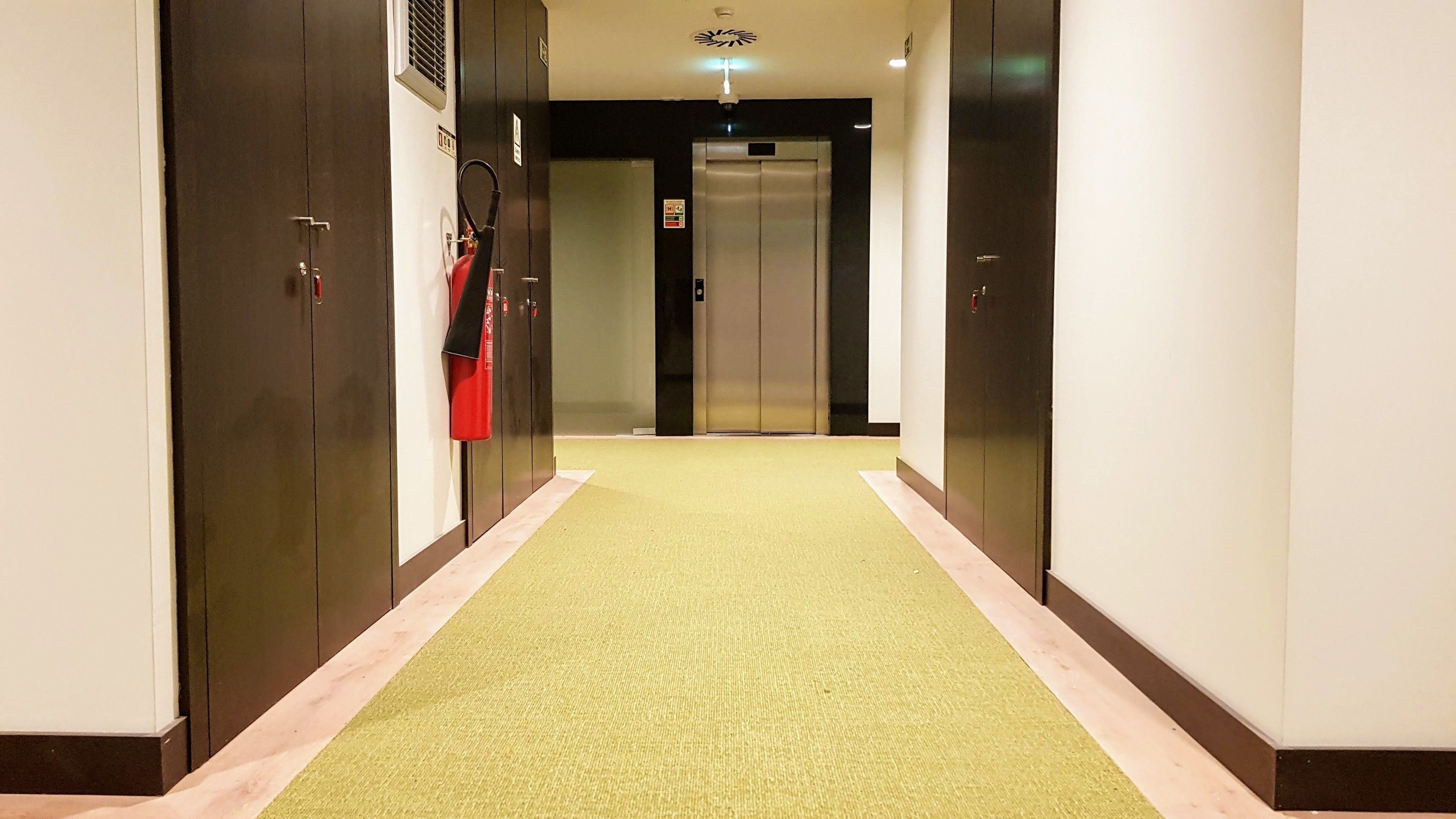 in-room safe, desk, laptop workspace, soundproofing