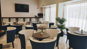 32-inch LCD TV with satellite channels, TV, first-run films - Porto City Hotel (Porto)