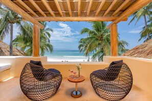 Luxury Villa | Terrace/patio