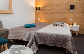 Individuell dekoriert, individuell eingerichtet, schallisolierte Zimmer