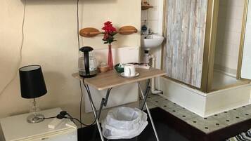 Iron/ironing board, free WiFi, bed sheets