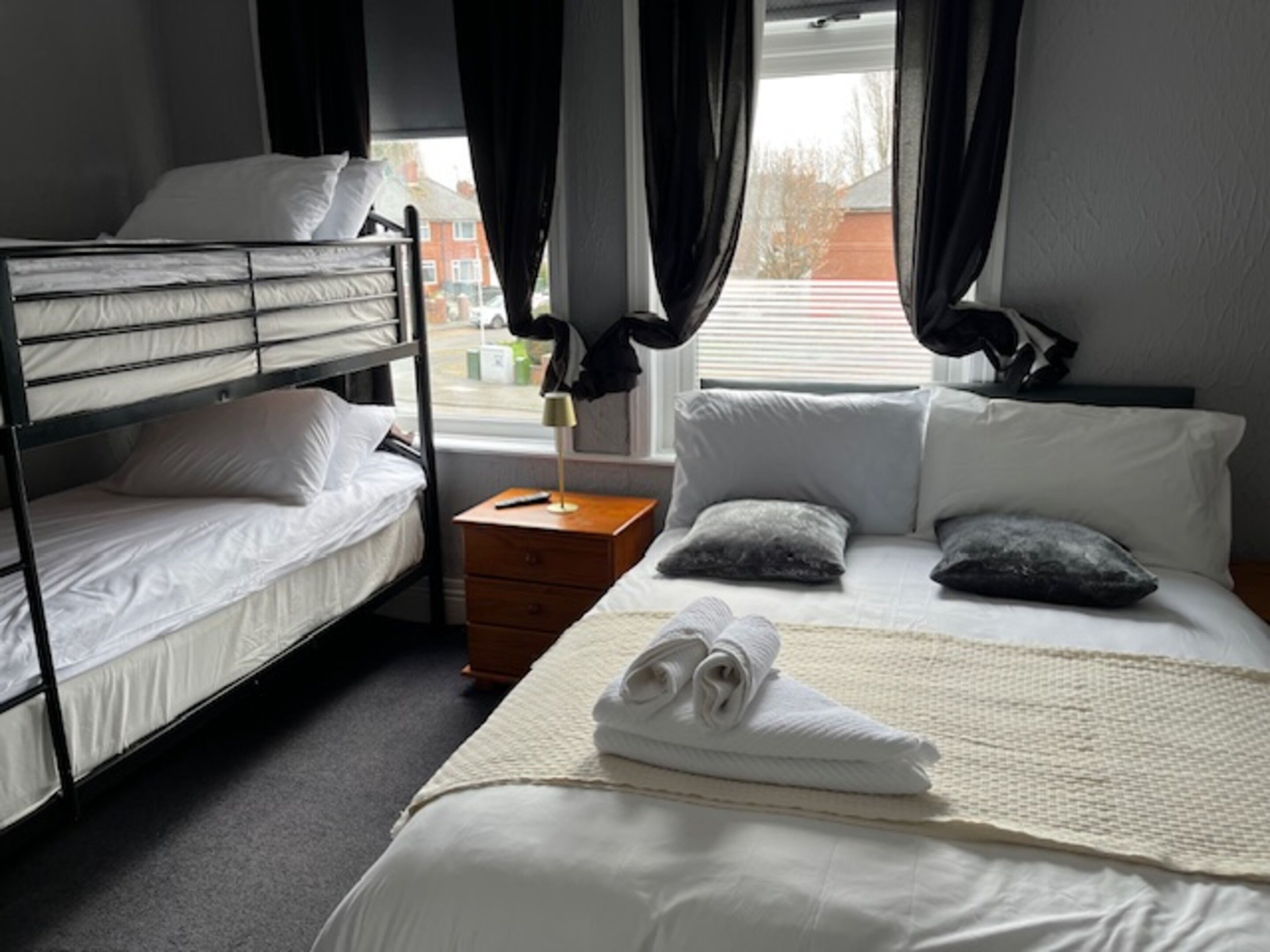 Standard Family Room for 4 | Bügeleisen/Bügelbrett, kostenloses WLAN, Bettwäsche