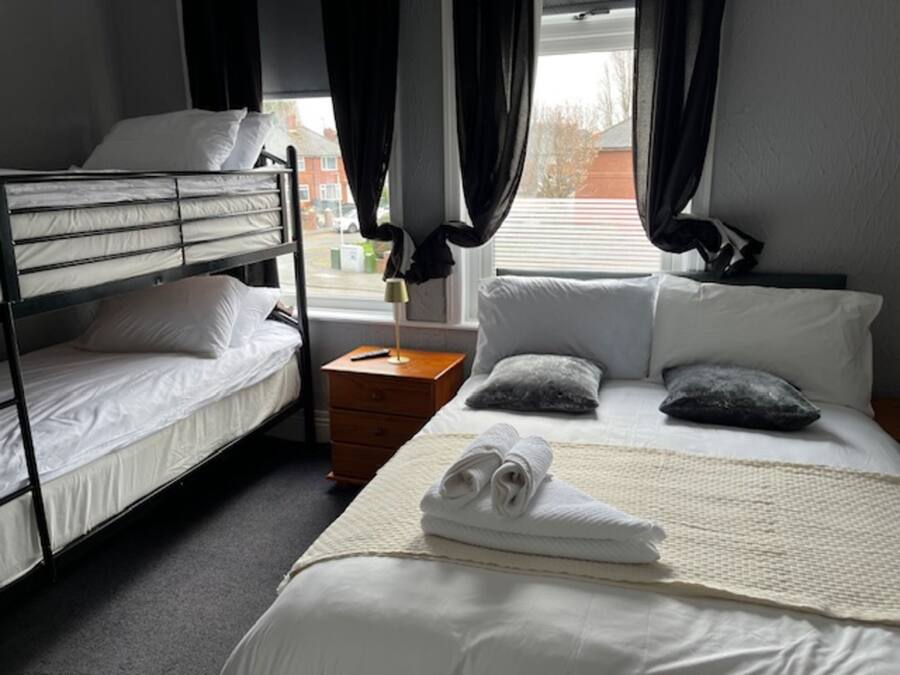 Standard Family Room for 4 | Een strijkplank/strijkijzer, gratis wifi, beddengoed