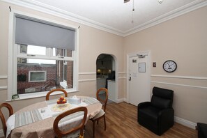 Lobby - Woodville Lodge Leeds Free Parking Direct Bus to City Centre (Leeds)