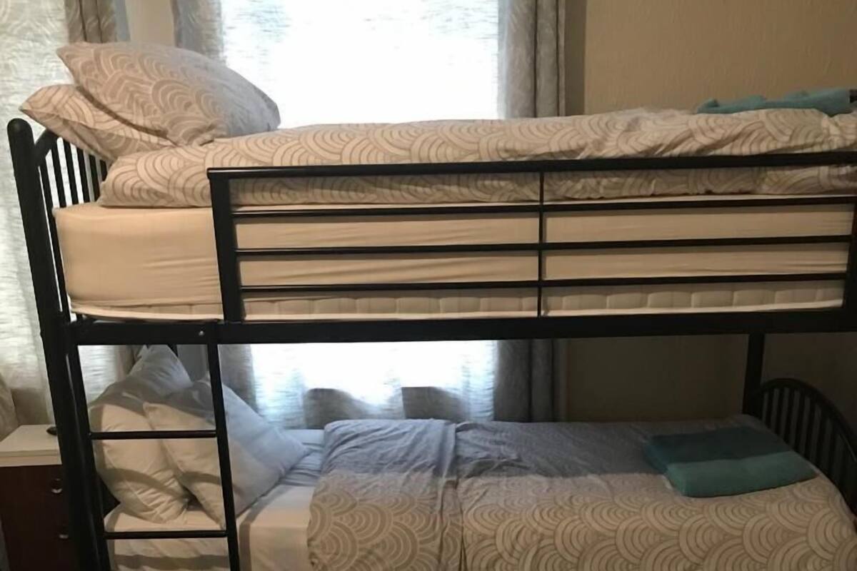 Iron/ironing board, free WiFi, bed sheets