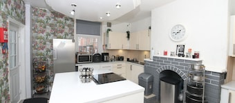 Woodville Lodge Leeds Free Parking Direct Bus to City Centre