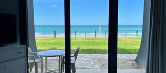 First Floor Private Paradise Ocean Front Studio FALL SALE! POOL OPEN!!