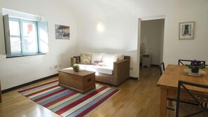 Apartment | Living room | 30-inch TV with digital channels - Cassa di Loggia Stunning Medieval Setting (Castelbianco)