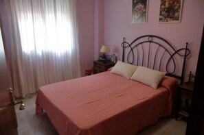 3 chambres, fer et planche Ă repasser, Wi-Fi, draps fournis