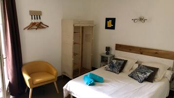 1 chambre, fer et planche Ă repasser, Wi-Fi gratuit, draps fournis