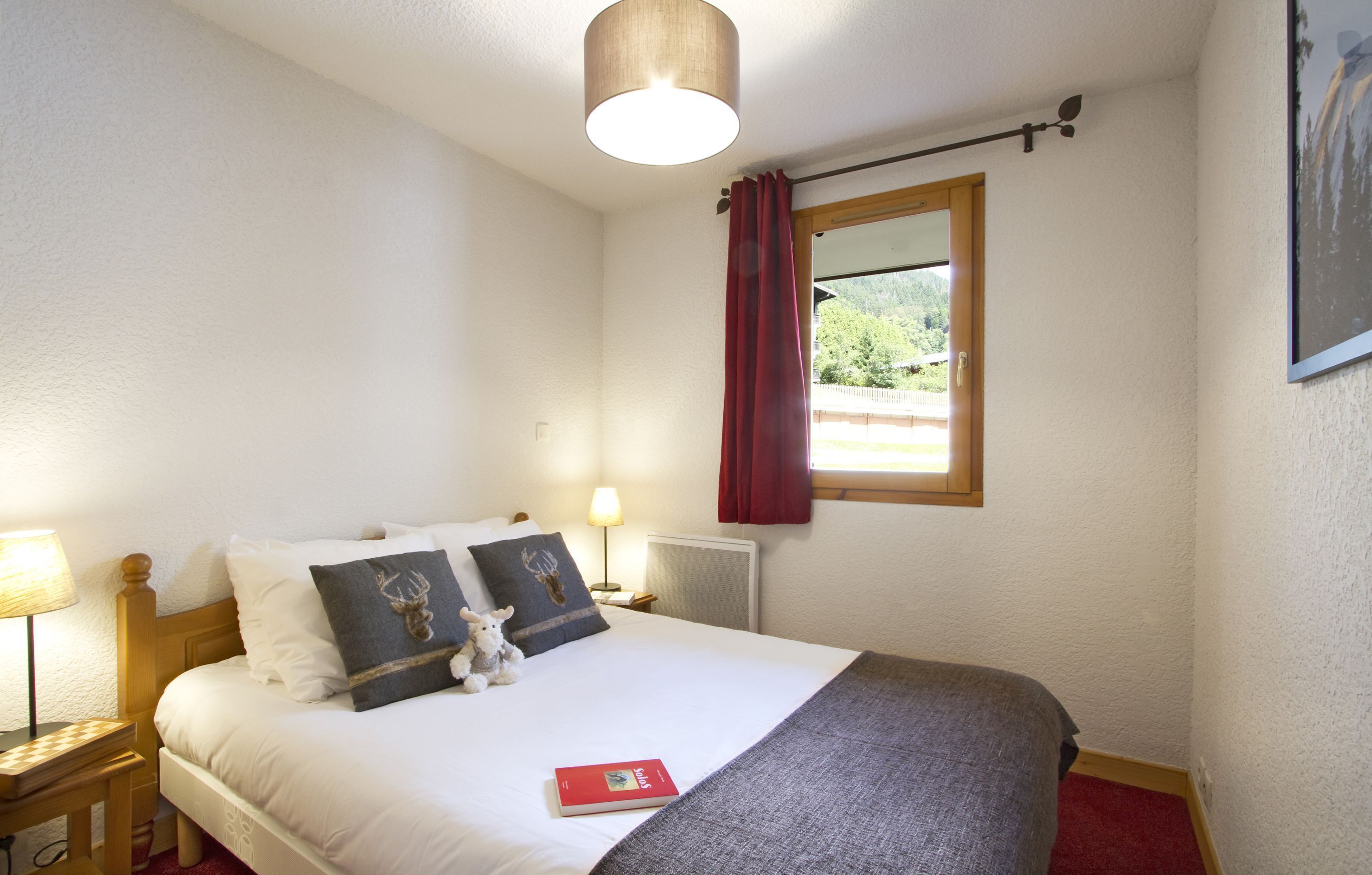 Laptop workspace, soundproofing, cots/infant beds, WiFi