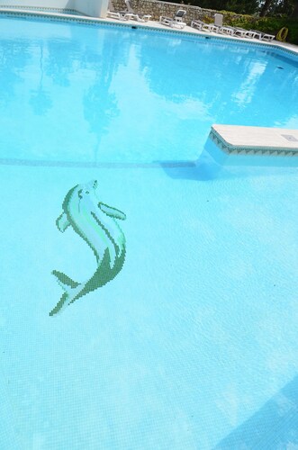 Cannes Eden. Large sea view studio, beach access, quiet, swimming pool and tennis.