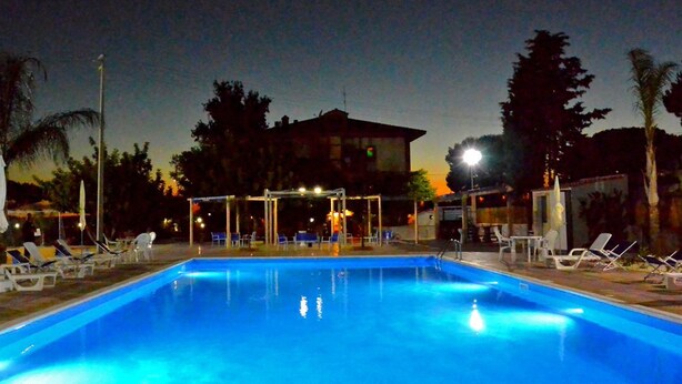 Outdoor pool - B&B Villa Anna (Castelvetrano)