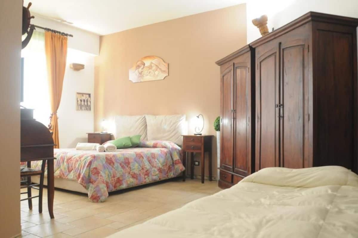 Triple Room | In-room safe, individually decorated, desk, iron/ironing board