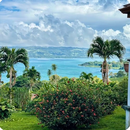 Stunning views of Lake Arenal & Volcano in Secure Safe Gated Vacation Community