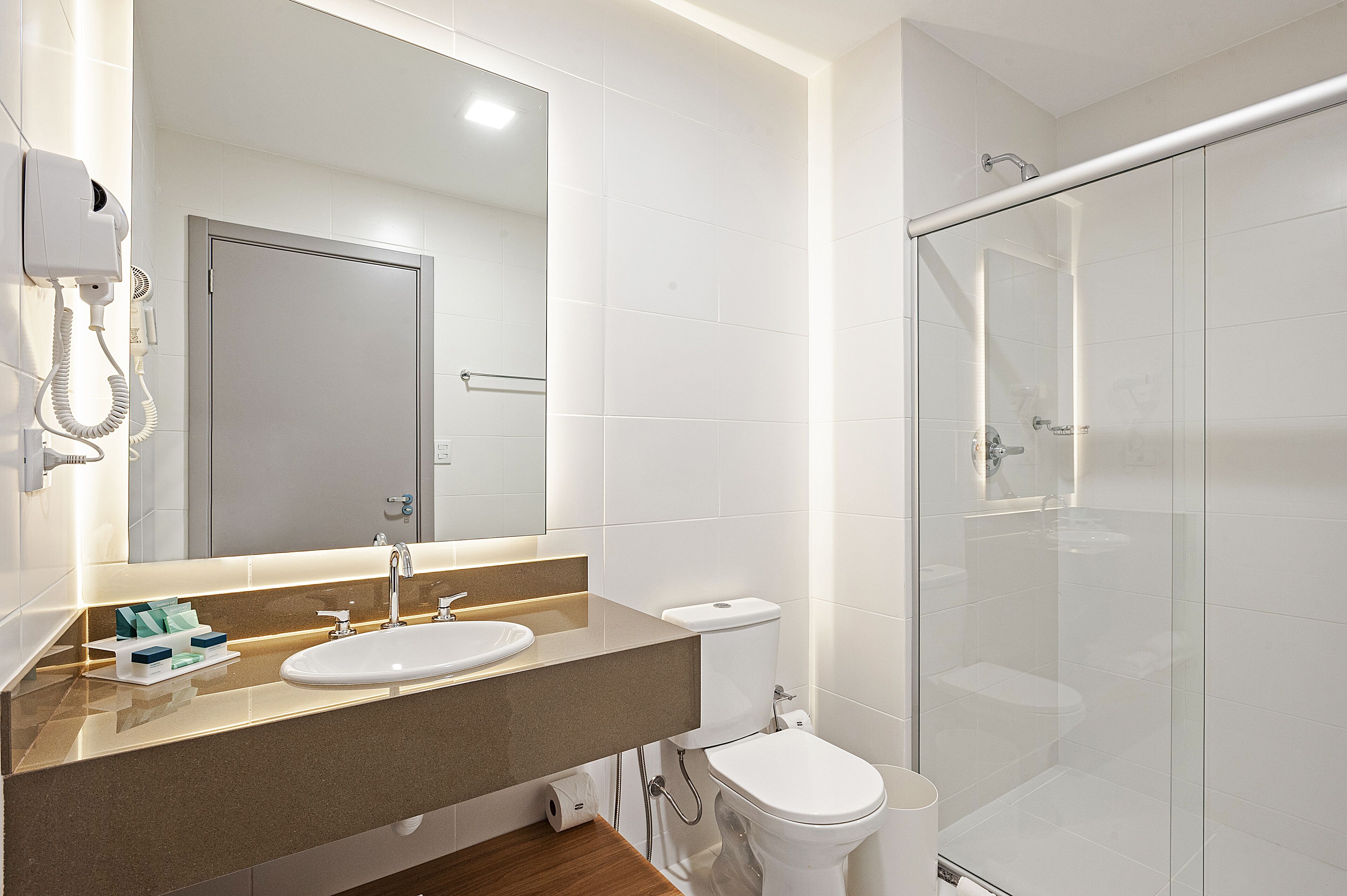 shower, free toiletries, hair dryer, towels