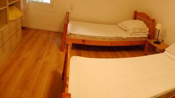 3 bedrooms, desk, iron/ironing board, travel crib