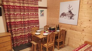 Dining - Val Thorens - Cosy apartment at the foot of the slopes, sleeps 4 (Val Thorens)