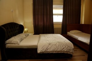 Standard Double or Twin Room | Down duvets, desk, laptop workspace, iron/ironing board - Moon Hostel (Pristina)