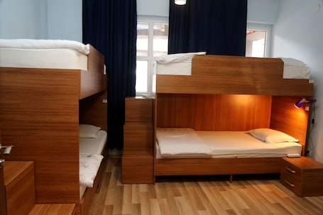 1 bedroom, down comforters, desk, laptop workspace