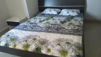 3 quartos, cofres nos quartos, Wi-Fi, roupa de cama